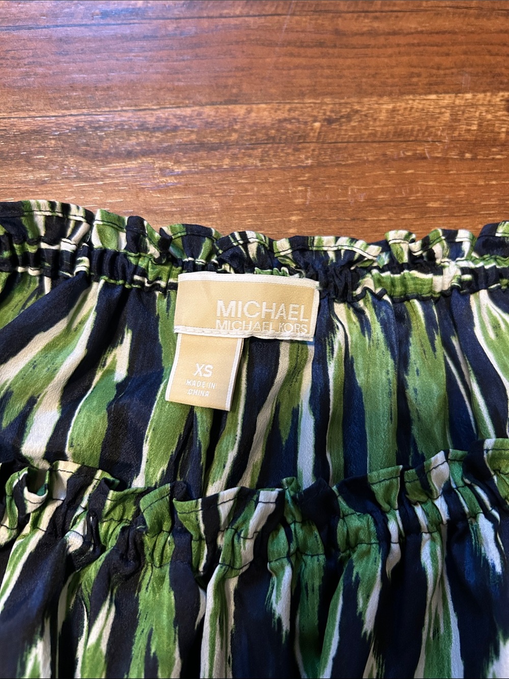 Green Patterned Off-Shoulder Ruffle Top - Picture 8 of 10